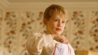 Цели 33 години след като излиза Сам вкъщи продължава да