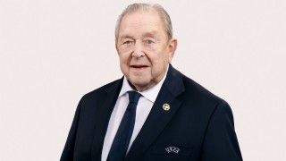 Бившият президент на УЕФА Ленарт Йохансон е починал вчера Той