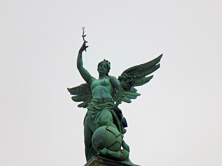  Статуя на покрива на Хофбург 