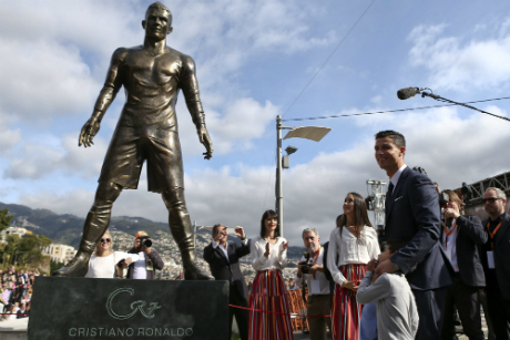 Роналдо се сдоби със статуя