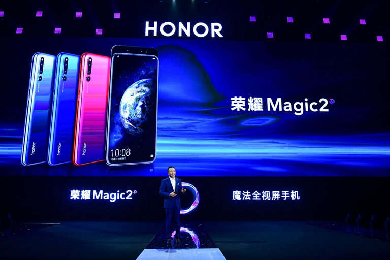 Президентът на Honor Джордж Дзао представи новия смартфон