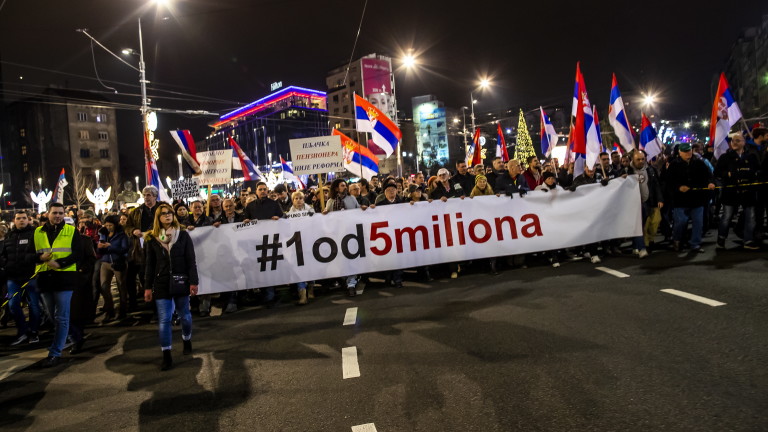Десетки хиляди сърби протестираха срещу Вучич в Белград