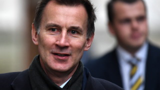 Министърът на външните работи на Великобритания Джереми Хънт днес ще