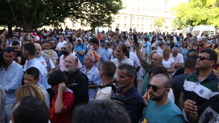 Свикване на ВНС сред исканията на протеста, готвят национална стачка