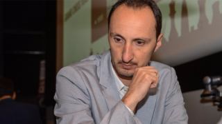 Гросмайстор Веселин Топалов започна с реми и победа на турнира