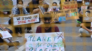 Протестиращите призоваващи за действия срещу глобалното затопляне се завърнаха по