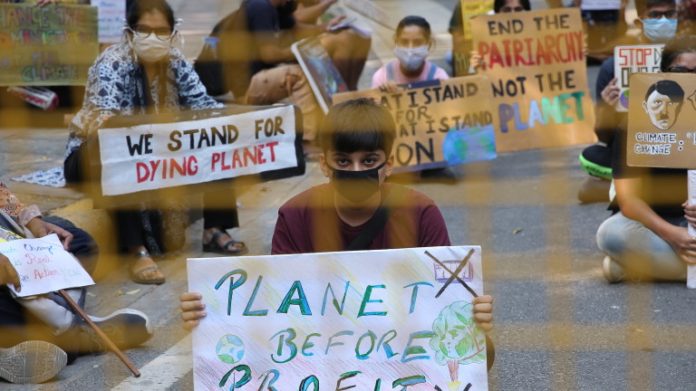 Протестиращите, призоваващи за действия срещу глобалното затопляне, се завърнаха по