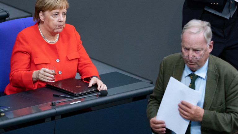 Канцлерът на Германия Ангела Меркел осъди ксенофобските атаки и използването