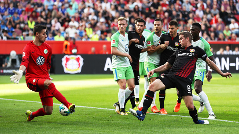 Байер (Леверкузен) и Волфсбург поделиха точките в мач с 4 гола (ВИДЕО)