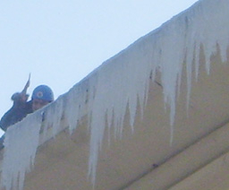 Срути се покривът на гимназия в Разград