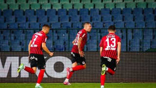 Локомотив София победи Славия с минималното 1 0 в двубой от