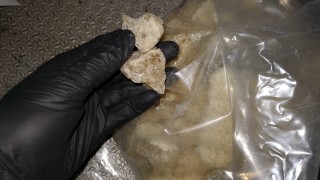 Хванаха мъж внесъл хероин чрез зарядно устройство в затвора в