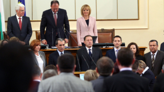 Орешарски и кабинетът избрани след 5 часа горещи дебати