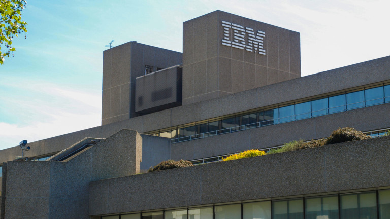 IBM отчита по-голяма от очакваното печалба, но приходите ѝ отново намаляват