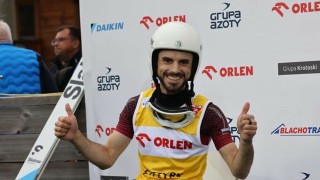 Шампионът в лятната верига по ски скокове Владимир Зографски благодари