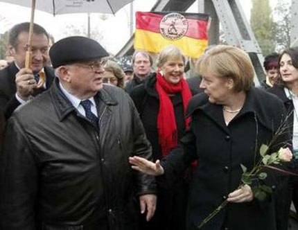 Меркел благодари на Горбачов и източногерманците за 9 ноември