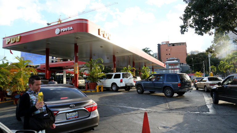 Шофьорите в социалистическа Венецуела отдавна се радват на най-евтиния бензин