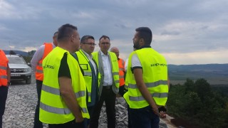 Изграждането на новия участък на автомагистрала Хемус между Ябланица и