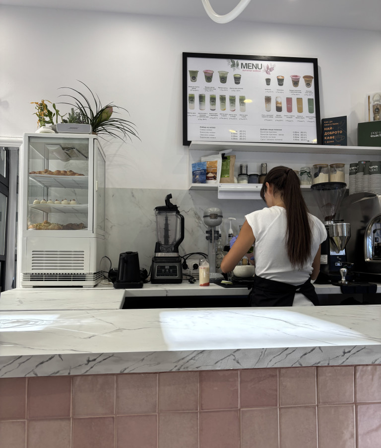Всички напитки в Pop up Matcha се приготвят на място и с продукти, подбрани и приготвени лично