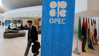 Цените на петрола леко падат в сряда сутринта след значително