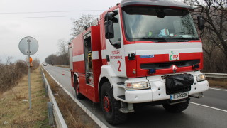 Автомобил засегна при катастрофа разпределително газово табло на ул Орловска
