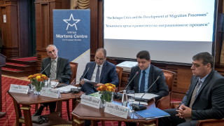 В своята презентация към участниците в конференция Бежанската криза и