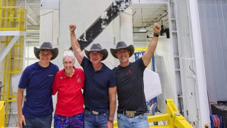 Безос: Благодаря на служителите и клиентите на Amazon, че платиха полета до Космоса