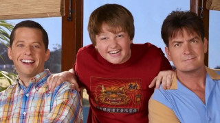 Още на съвсем невръстна възраст Ангъс Джоунс придобива световна слава