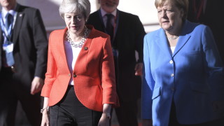 Британците бесни от пренебрежителното отношение на Меркел към Тереза Мей