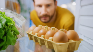 Развалят ли се по-бавно яйцата, ако ги съхраняваме с острото надолу