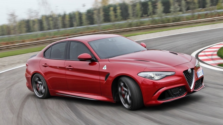 Alfa Romeo готви съперник на BMW 5 серия и Mercedes E-клас