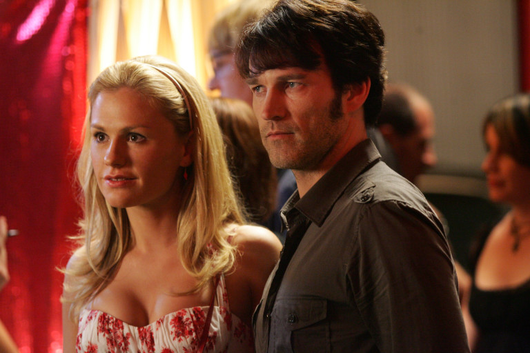 Ана Пакуин и Стивън Мойър в кадър от сериала