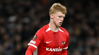 Испанският гранд Реал Мадрид следи младия полузащитник Кеес Смит от