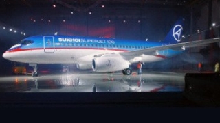 Самолет на Аерофлот Сухой Суперджет 100 прекъсна излитането си