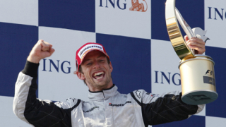 Бътън притеснен от завръщането на Шумахер