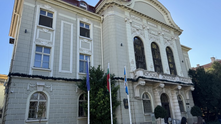 Без обяснения зам.-кмет на Пловдив подаде оставка, кметът не я прие