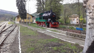 Десетки жп гари и спирки са пролетно ремонтирани и освежени