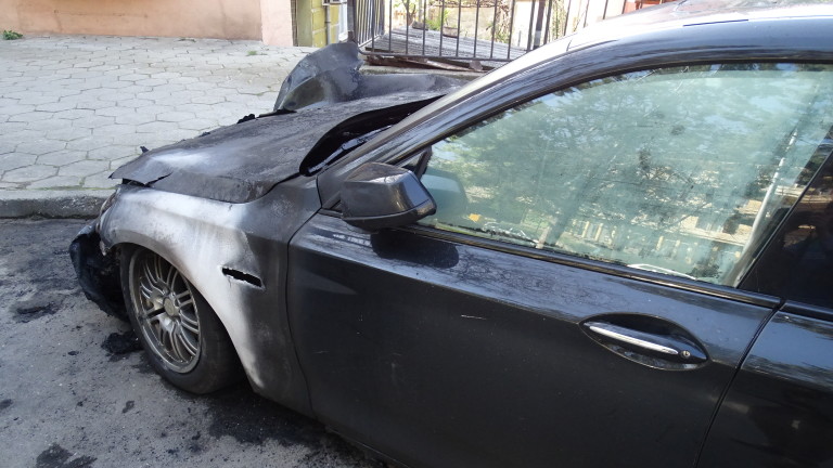 Запалиха колата на шефа на съда във Враца