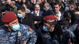 В Армения военните настояха за оставката на премиера, той уволни началника на Генщаба