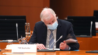 Германският вътрешен министър Хорст Зеехофер предупреди за нарастващ брой мигранти