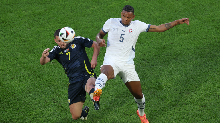 Ecosse – Suisse 1 : 1, à égalité à la fin de la première mi-temps Ecosse – Suisse 1 : 1, à égalité à la fin de la première mi-temps