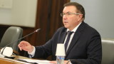 Здравният министър е с отрицателен PCR тест, остава под карантина