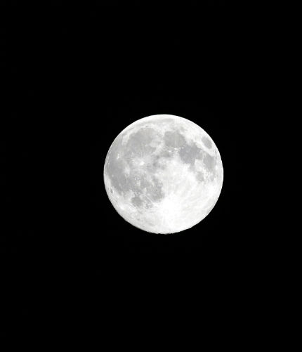 Супер луна изгрява тази нощ