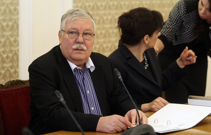 Генерал Тонев подава оставка и напуска парламента