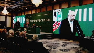 Министърът на спорта Красен Кралев говори от официалната трибуна в