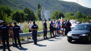 Четвърти ден продължава блокадата на пътя Стара Загора Хасково
