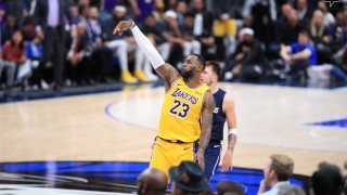 Лос Анджелис Лейкърс постигна четвърта поредна победа през сезона в