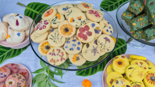 Първо попаднахме на снимка на ето тази торта в Instagram