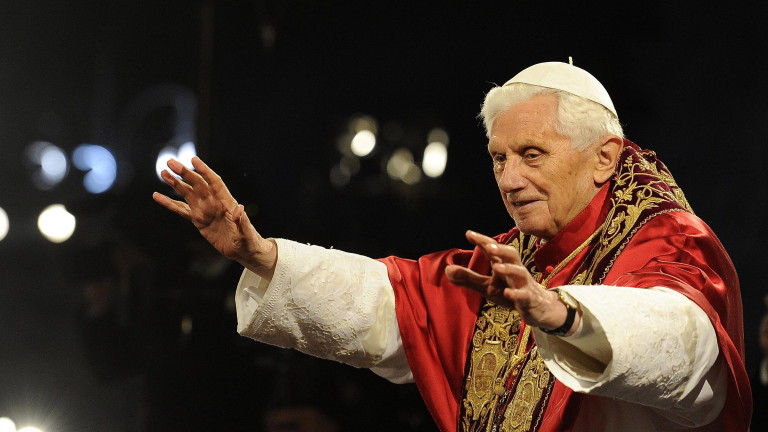 Почина папа Бенедикт XVI 