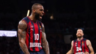 Отборът на Цървена звезда с българския национал Коди Милър Макинтайър се